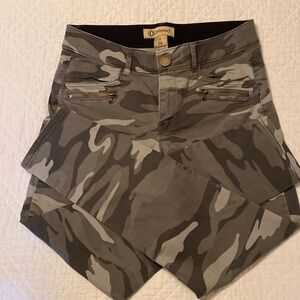 Democracy green camo cropped pants